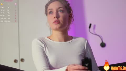 Snapshot of _taylor_swift chatting on 11-18-25, 05:45 Taylor online show from 11-18-25, 05:45