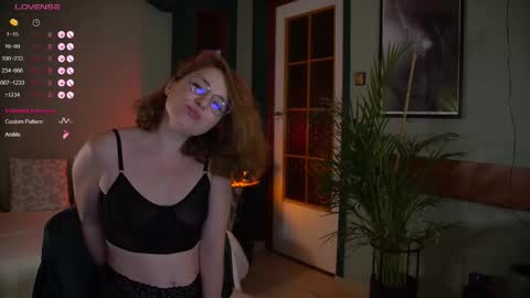 Snapshot of _the_sun_ chatting on 10-17-25, 11:18 Evi online show from 10-17-25, 11:18