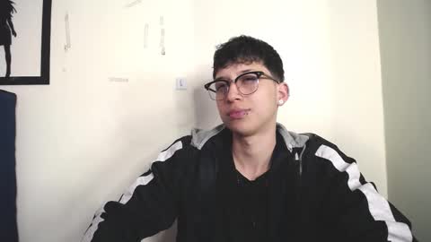 Snapshot of _thomas_hot_ chatting on 11-19-25, 12:05 Thomas online show from 11-19-25, 12:05