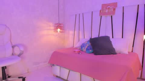 Rousse  online show from 12-19-24, 07:29