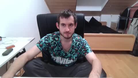 Snapshot of _v_l_a_d_ chatting on 10-30-25, 02:46 Vlad online show from 10-30-25, 02:46