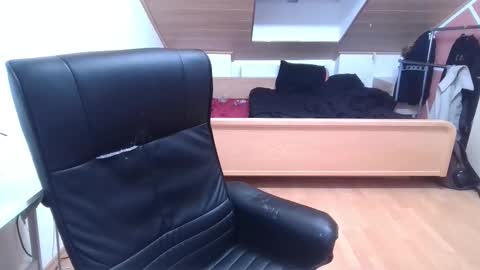 Snapshot of _v_l_a_d_ chatting on 11-01-25, 05:31 Vlad online show from 11-01-25, 05:31