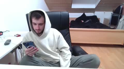 Snapshot of _v_l_a_d_ chatting on 11-12-25, 06:19 Vlad online show from 11-12-25, 06:19