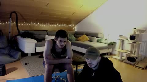 Snapshot of _v_l_a_d_ chatting on 11-14-25, 09:35 Vlad online show from 11-14-25, 09:35