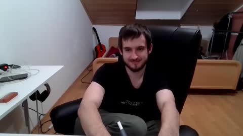 Snapshot of _v_l_a_d_ chatting on 11-16-25, 02:17 Vlad online show from 11-16-25, 02:17