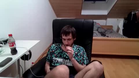 Snapshot of _v_l_a_d_ chatting on 12-05-25, 01:25 Vlad online show from 12-05-25, 01:25