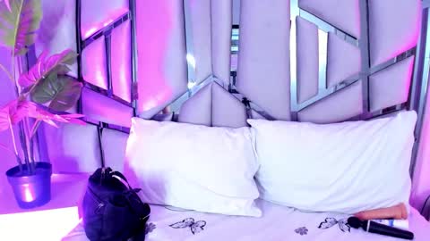 _valeria_saenz_ online show from 09-19-25, 03:52