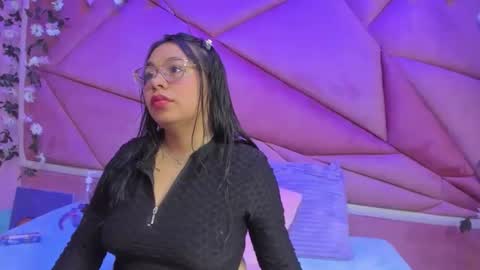 _violeta18_ online show from 11-08-25, 03:07