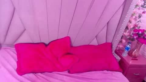 Snapshot of _violeta_18 chatting on 03-05-25, 11:49 _violeta_18 online show from 03-05-25, 11:49