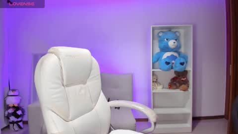 Fernanda  online show from 10-24-25, 06:10