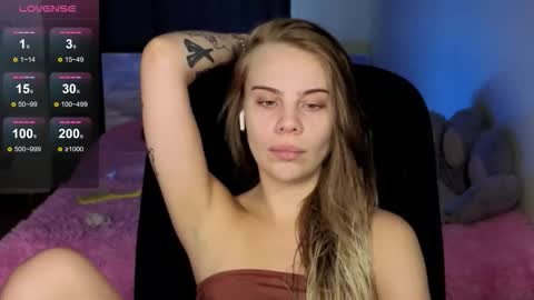 Snapshot of _wednesday_addams_ chatting on 09-09-25, 08:36 Vera online show from 09-09-25, 08:36