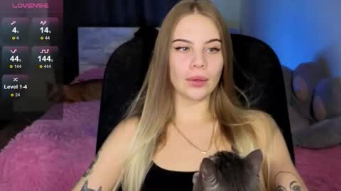 Snapshot of _wednesday_addams_ chatting on 10-13-25, 09:42 Vera online show from 10-13-25, 09:42