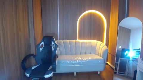 Snapshot of _wendy_b chatting on 10-26-25, 08:15 wendy online show from 10-26-25, 08:15