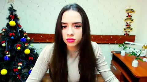 Snapshot of _your_fantasy_girl chatting on 01-22-25, 12:38 Alisa online show from 01-22-25, 12:38