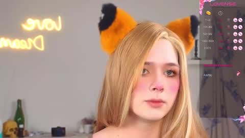 Snapshot of _yourfoxy_ chatting on 10-22-25, 04:18 LITTLE FOX online show from 10-22-25, 04:18