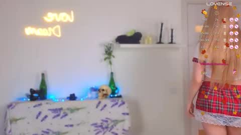 Snapshot of _yourfoxy_ chatting on 10-27-25, 11:47 LITTLE FOX online show from 10-27-25, 11:47