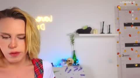 Snapshot of _yourfoxy_ chatting on 10-30-25, 02:18 LITTLE FOX online show from 10-30-25, 02:18