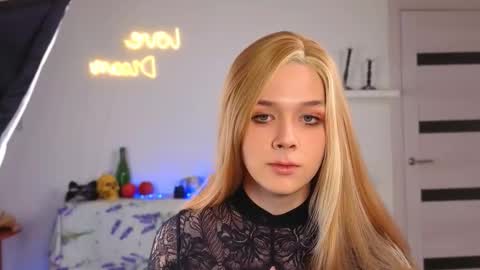 Snapshot of _yourfoxy_ chatting on 11-03-25, 04:30 LITTLE FOX online show from 11-03-25, 04:30