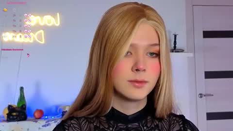 Snapshot of _yourfoxy_ chatting on 11-17-25, 02:12 LITTLE FOX online show from 11-17-25, 02:12