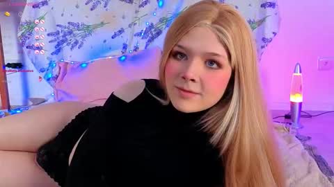 Snapshot of _yourfoxy_ chatting on 11-21-25, 04:27 LITTLE FOX online show from 11-21-25, 04:27