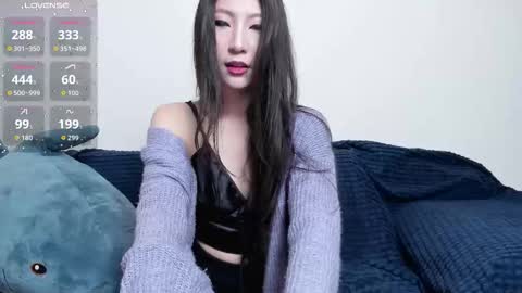 Snapshot of _yuriko chatting on 10-29-25, 12:46 Mia online show from 10-29-25, 12:46