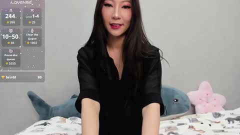 Snapshot of _yuriko chatting on 11-09-25, 12:53 Mia online show from 11-09-25, 12:53