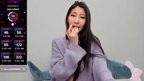 Snapshot of _yuriko chatting on 12-04-25, 12:42 Mia online show from 12-04-25, 12:42