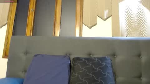 Yuyi online show from 10-15-25, 10:21