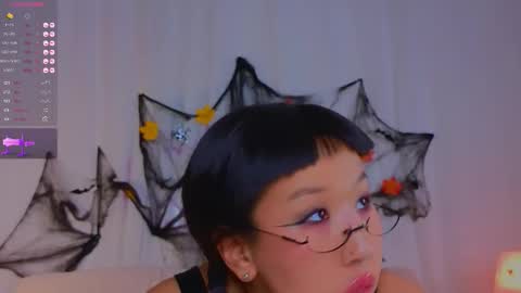 Snapshot of a1ly chatting on 10-25-25, 03:07 Ally online show from 10-25-25, 03:07