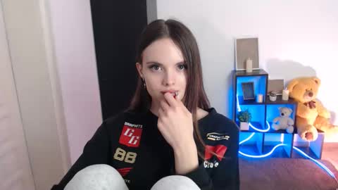 Snapshot of a_ariella_ chatting on 10-27-25, 01:26 a_ariella_ online show from 10-27-25, 01:26