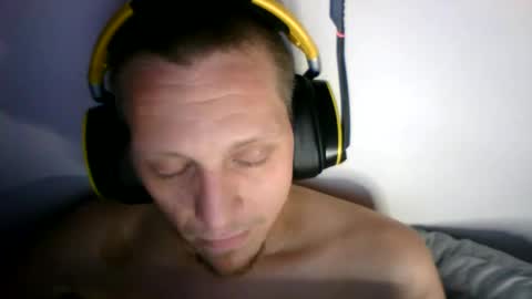 A Bored Dragon online show from 11-05-25, 01:49