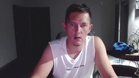 Snapshot of a_handy_guy chatting on 10-19-25, 05:46 Ru online show from 10-19-25, 05:46