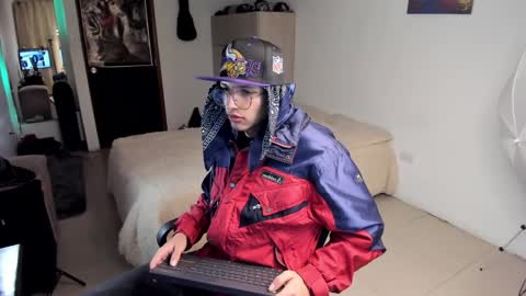 alejo online show from 12-12-24, 01:10