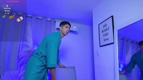 Axel online show from 09-26-25, 01:42