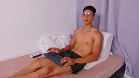 Axel online show from 10-15-25, 02:01