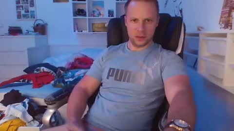 Snapshot of aaaandzzz chatting on 12-09-24, 09:28 Long distance cumshot online show from 12-09-24, 09:28