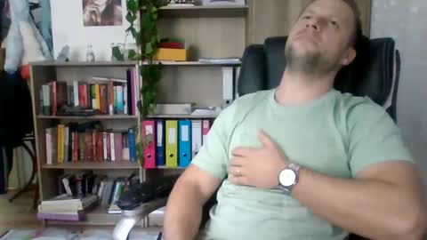 Snapshot of aaaandzzz chatting on 02-27-25, 10:26 Long distance cumshot online show from 02-27-25, 10:26