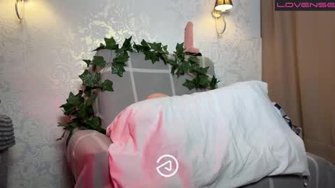 Snapshot of aaalenska chatting on 02-24-25, 06:15 call me a Goddess online show from 02-24-25, 06:15