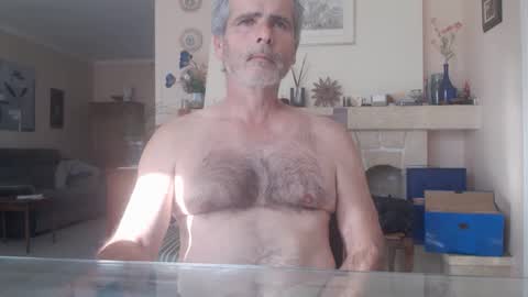 Snapshot of aalex1717 chatting on 10-14-25, 01:56 Aalex1717 online show from 10-14-25, 01:56