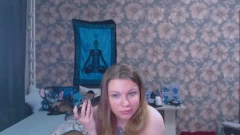 Snapshot of aalicebubble chatting on 02-05-26, 01:43 Alice online show from 02-05-26, 01:43