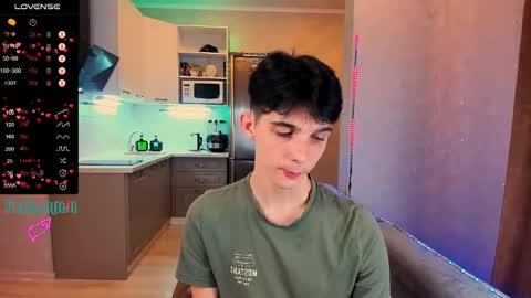 Snapshot of aaron_bang chatting on 09-27-25, 07:41 Aaron Bang online show from 09-27-25, 07:41