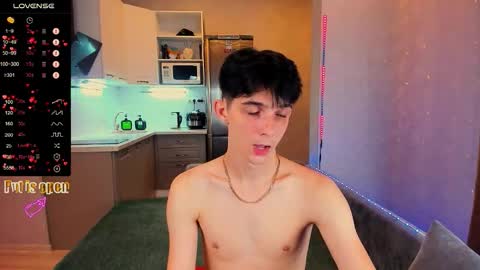 Snapshot of aaron_bang chatting on 09-30-25, 07:41 Aaron Bang online show from 09-30-25, 07:41