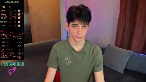 Snapshot of aaron_bang chatting on 11-30-25, 10:14 Aaron Bang online show from 11-30-25, 10:14