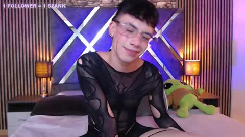 Aaron online show from 10-27-25, 04:55