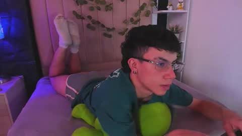 Aaron online show from 11-06-25, 03:46