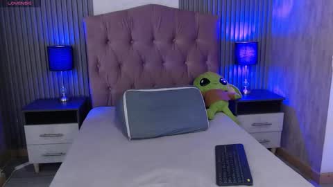 Aaron online show from 11-17-25, 01:39