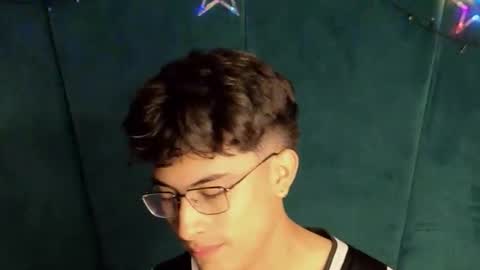 Aaron Ezequiel online show from 12-20-25, 10:50