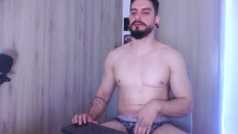 Aaron kwok online show from 10-19-25, 02:01