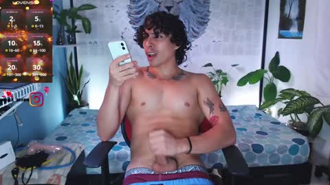 Snapshot of aaron_manuel chatting on 12-16-24, 05:43 Manul online show from 12-16-24, 05:43