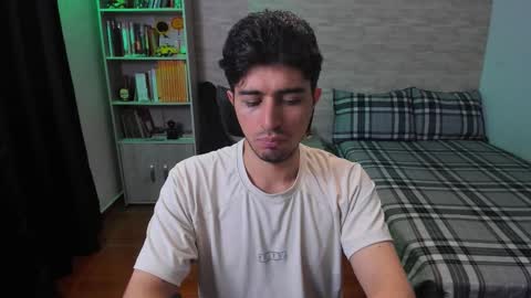 Aaron online show from 11-08-25, 05:23